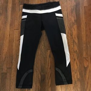 Lululemon Inspire Crop Black/White
